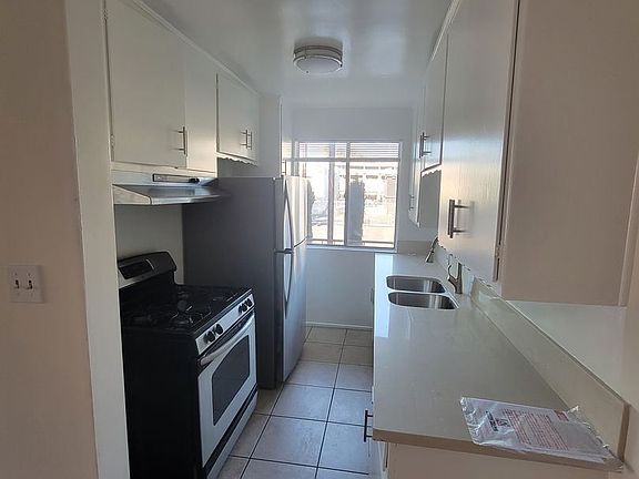 3rd image of 8456 Blackburn Ave APT 5