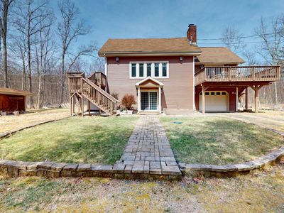 677 W Chipmunk Rd, Bushkill, PA, 18324