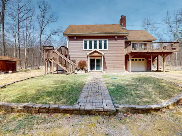 677 W Chipmunk Rd, Bushkill, PA 18324