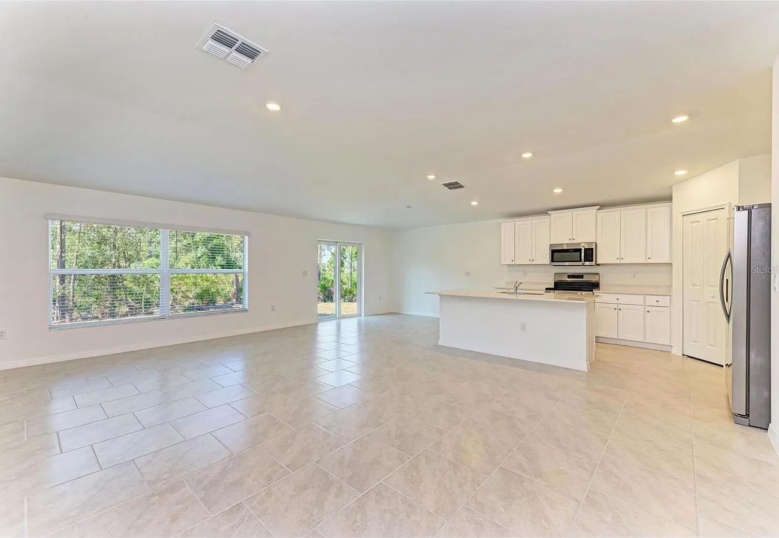 4 bed, 1936 sqft, $2,200 — Photo 2