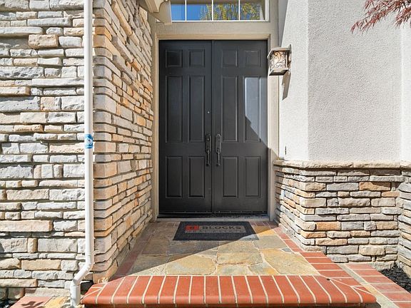 3rd image of 3937 Emerald Isle Ln