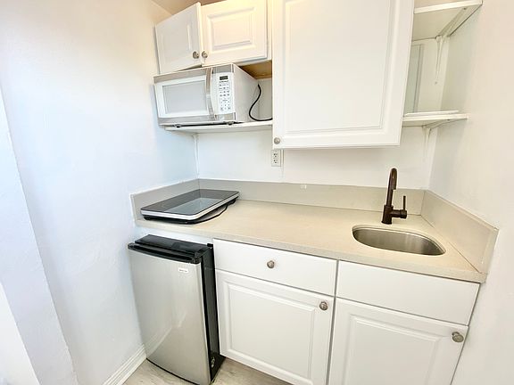 2nd image of 2360 W Washington Blvd #4A