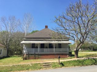 106 Grady Smith St, Grantville, GA 30220