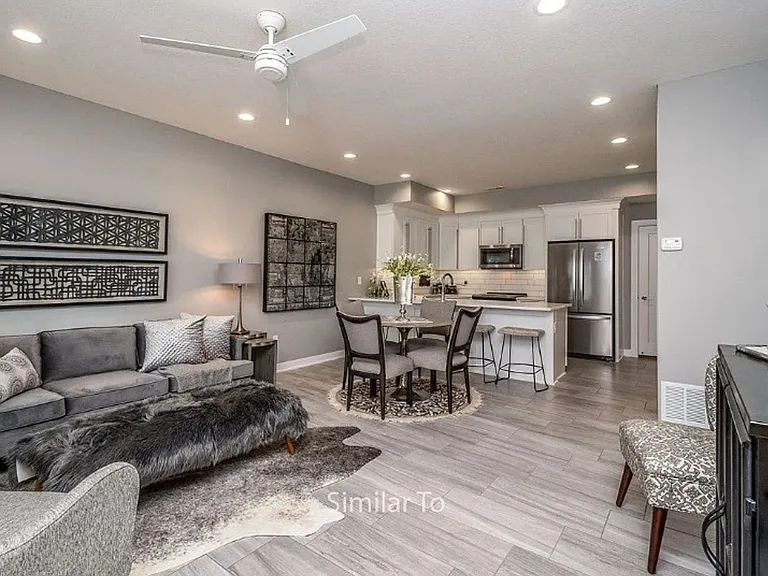 2364 SE Sydney Ln — Photo 1