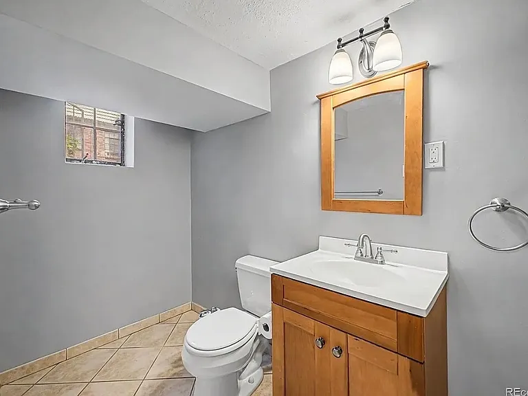 1405 Dexter St — Photo 20
