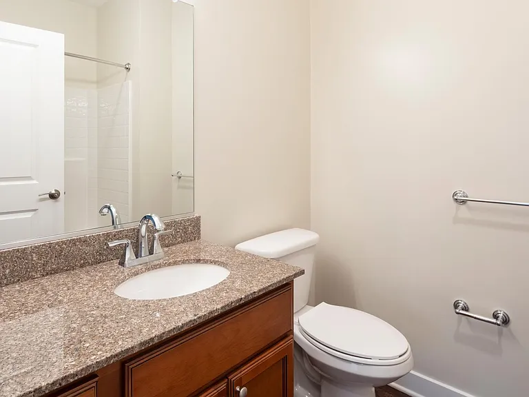 Valor Apartment Homes — Photo 7