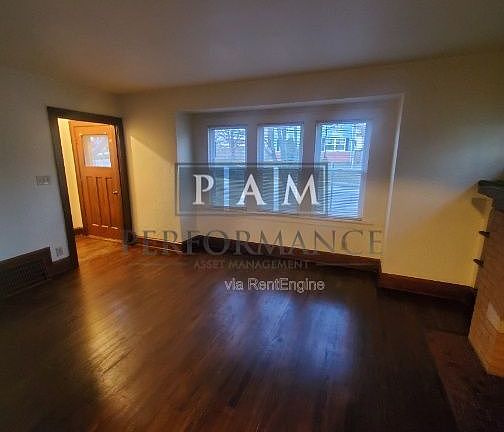 4th image of 1114 16th Ave Unit A