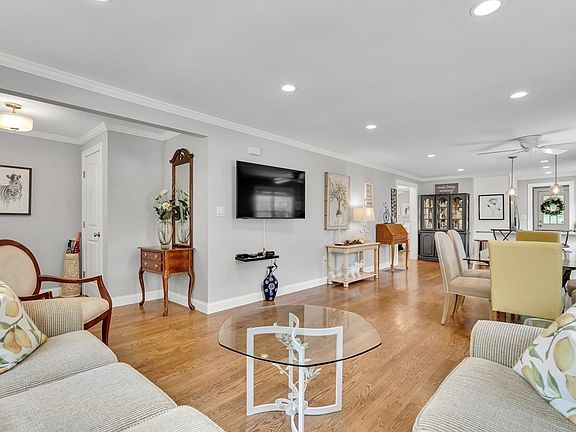 5th image of 15 Spinney St #1