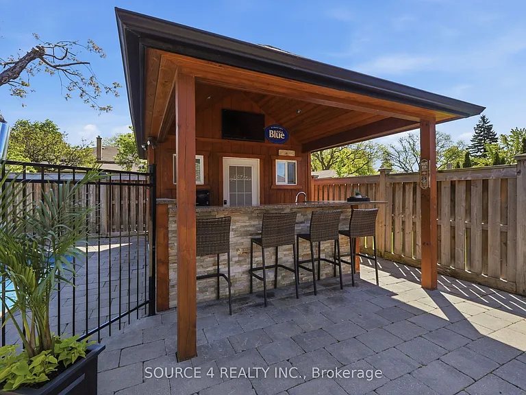 39 Amesbury Dr — Photo 43