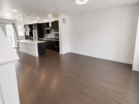 5th image of 514 Promenade Dr
