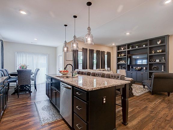 5th image of 604 Oak Hill Ln