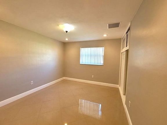 5th image of 5054 Kathy Ln
