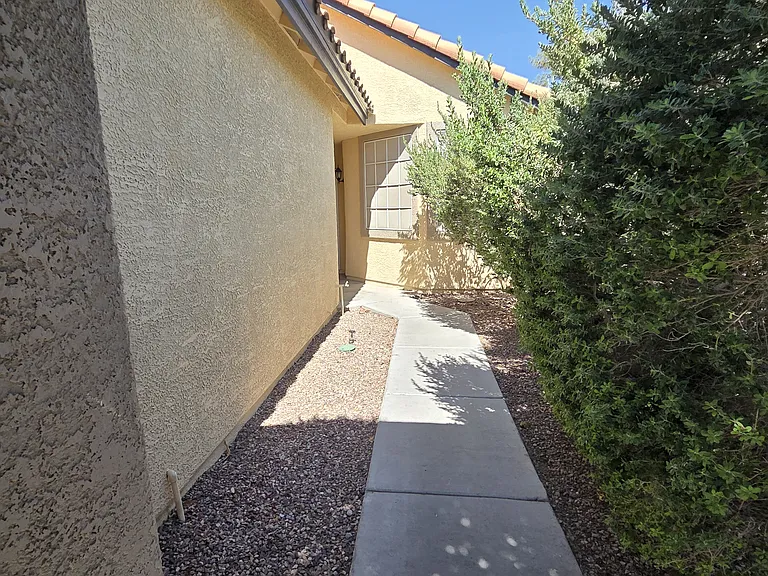 1904 Betsy Ross Dr — Photo 32