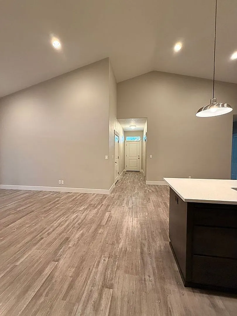 Modern Design Duplex — Photo 2