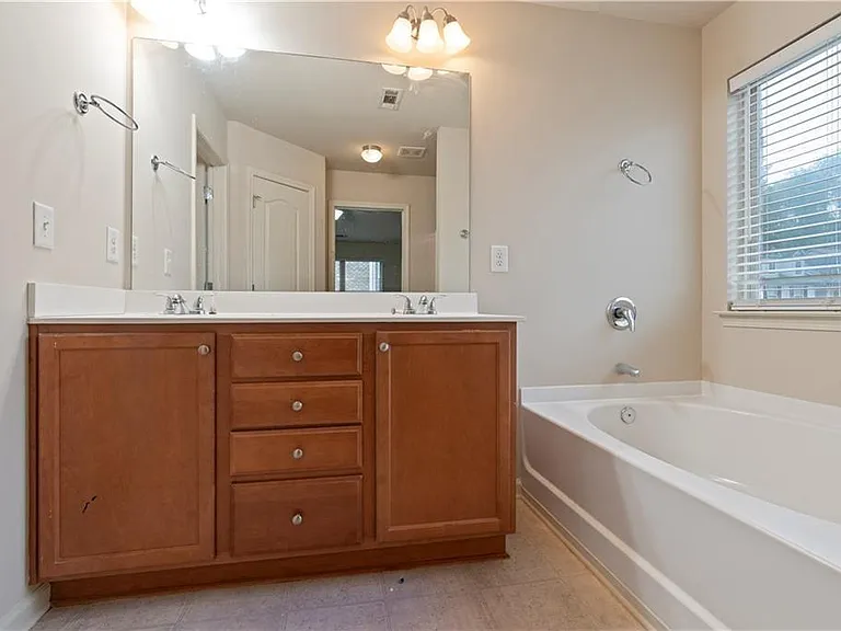 3879 Brockenhurst Dr — Photo 17
