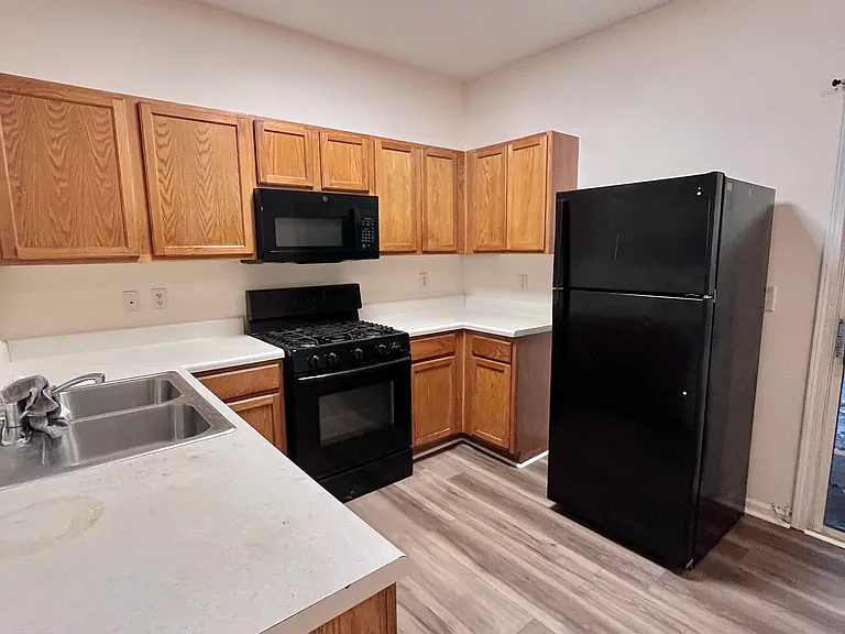 905 Redwood Dr — Photo 10