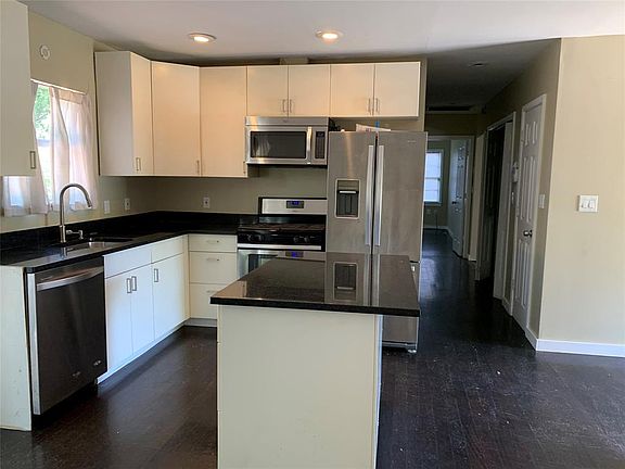 5th image of 3833 Davila Dr