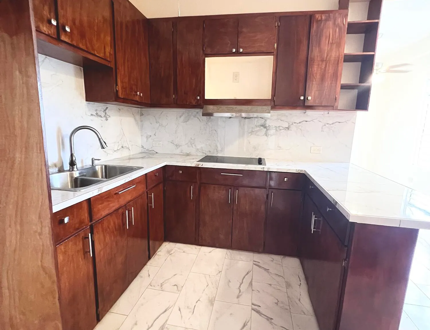 2 bed, 900 sqft, $1,600 — Photo 2