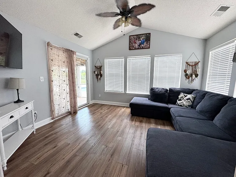 197 Green View Rd — Photo 12