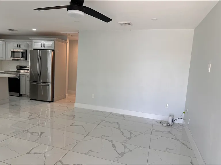 7120 SW 10th St #1 — Photo 8