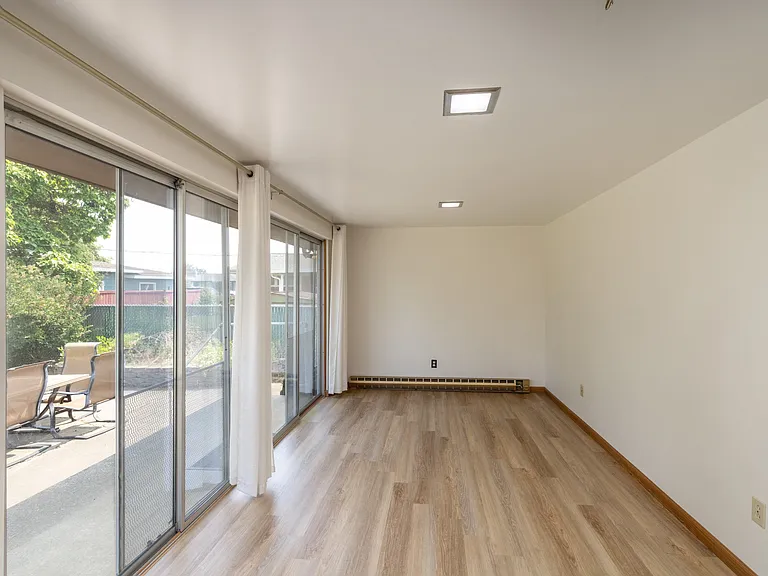 4510 N Windsor Dr — Photo 10