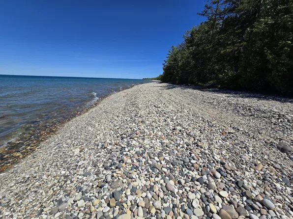 12157 Mackinaw Straits Dr, Cheboygan, MI 49721