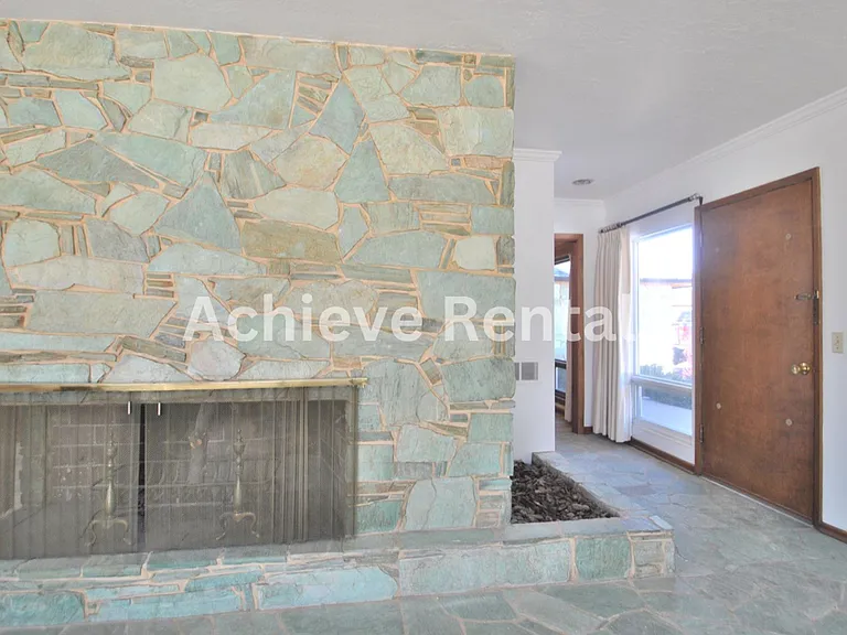 841 Juniper Dr — Photo 3