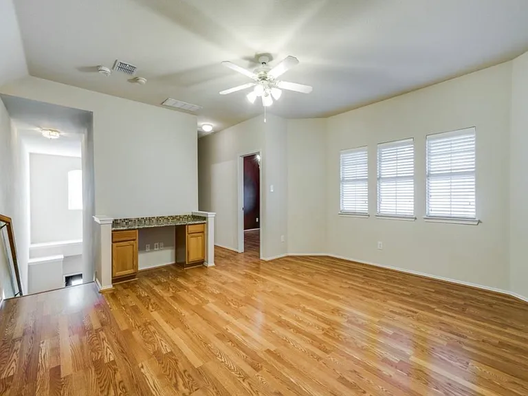 516 Hawken Dr — Photo 14