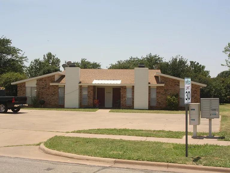 4302 Cypress Ave — Photo 1
