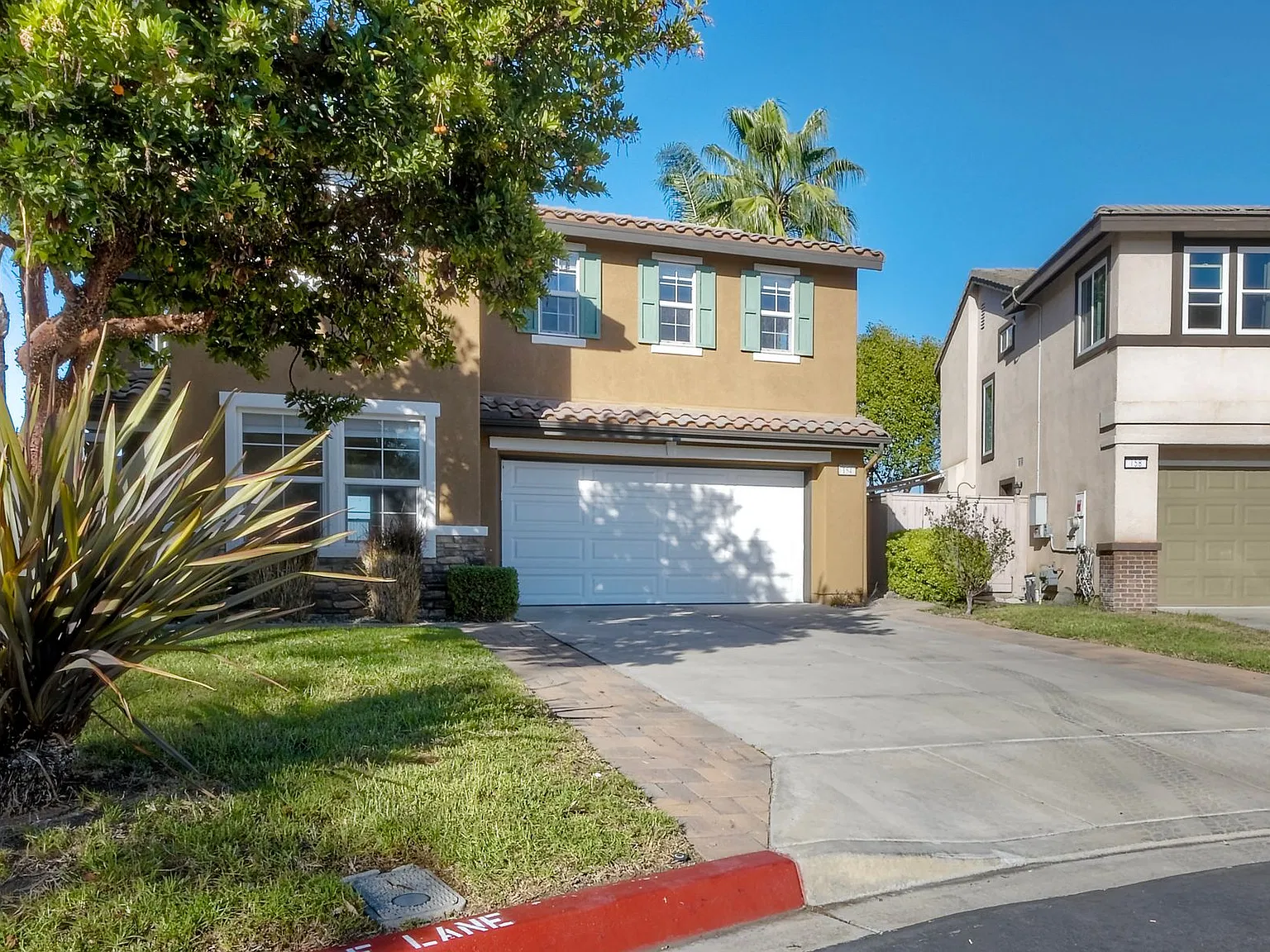 4 bed, 2.5 bath, 2012 sqft, $4,500 — Photo 2