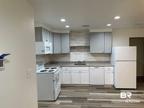 2nd image of 2 Canterberry Cir