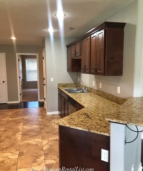 370 S Woods Way — Photo 7