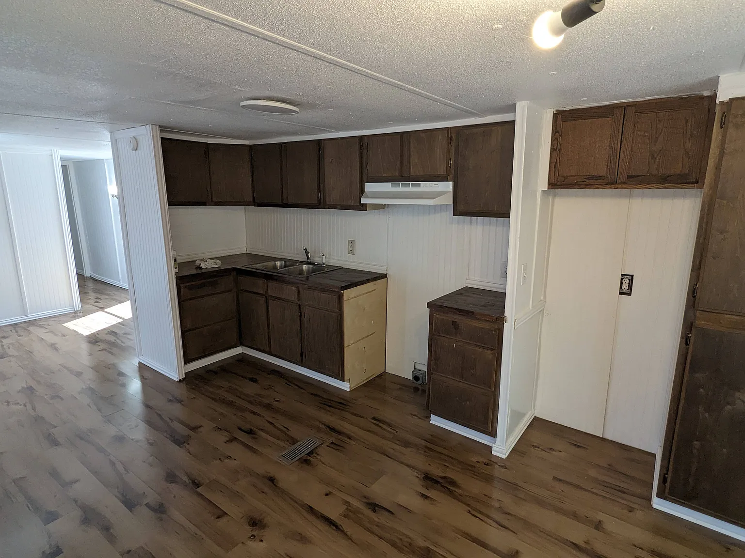 3 bed, 1400 sqft, $995 — Photo 1