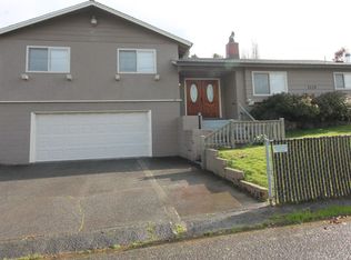 1135 Crestview Dr, Fortuna, CA 95540