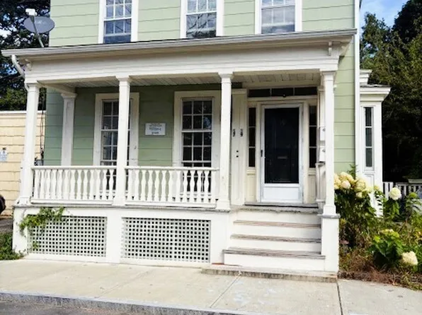 17 Amity Street, New London, CT 06320
