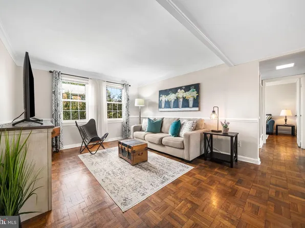 6725 W Wakefield Dr APT B1, Alexandria, VA 22307