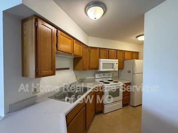 881 N 22nd St, Ozark, MO 65721