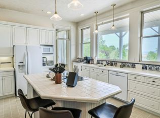 154 River St, Elk Rapids, MI 49629