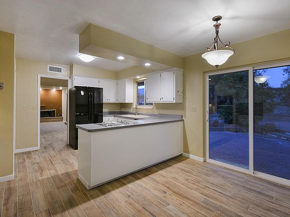 5th image of 6911 E Crestline Dr