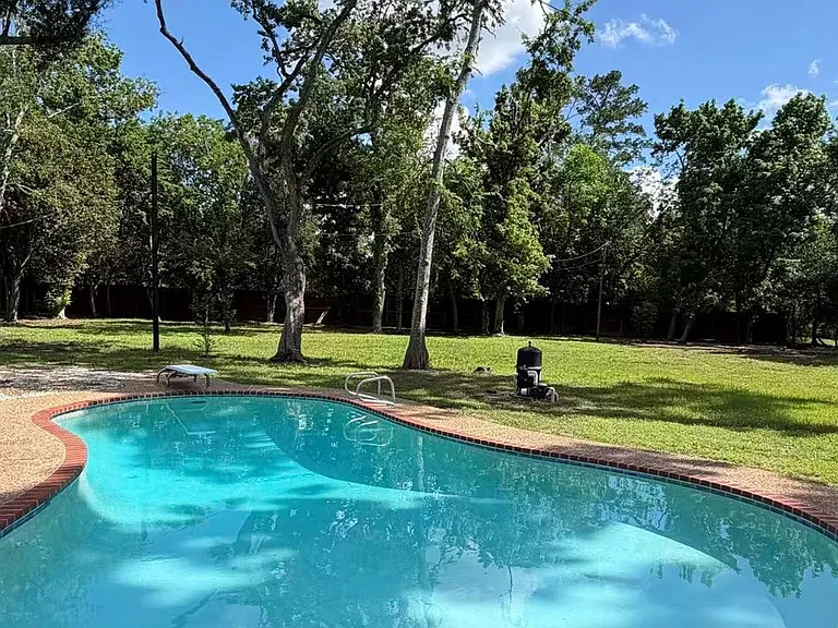 9805 Shadow Wood Dr — Photo 14