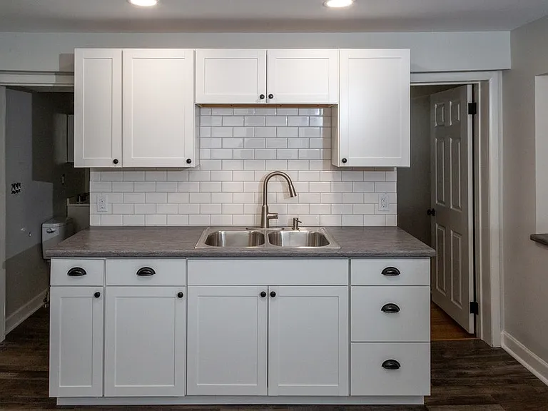 407 Willis Ave #1 — Photo 3