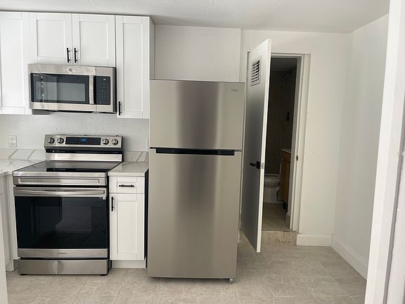 2nd image of 219 SW 21st Ave #5