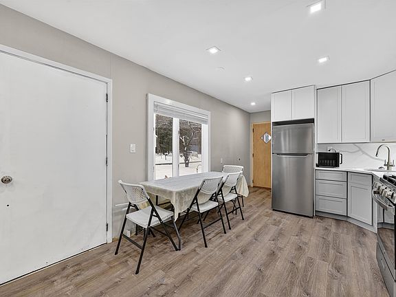 4th image of 28 Edward Ave