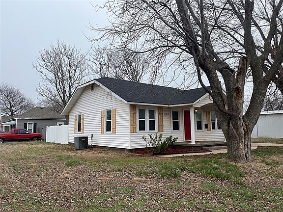 3rd image of 202 S Lusk Ave