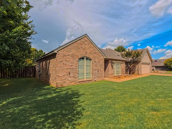 5th image of 12 Meadowview Dr