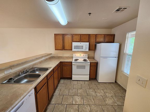4th image of 251 Desert Rose Ct #B3