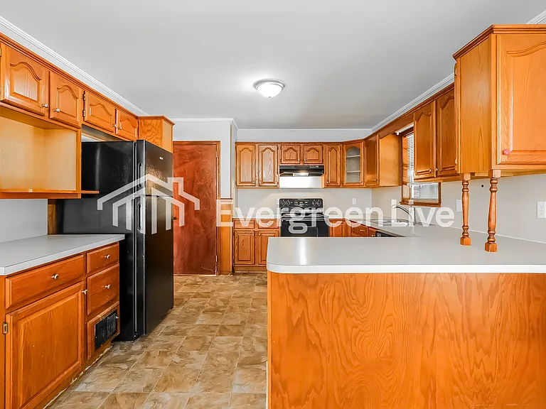 300 11th St — Photo 6