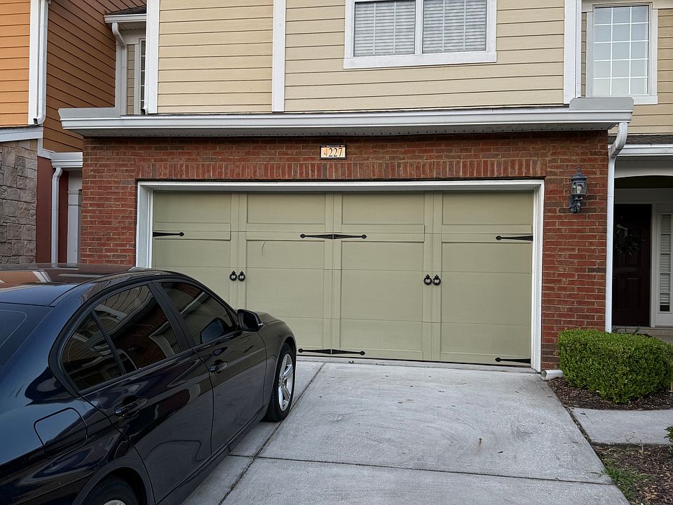 1st image of 4227 Clybourne Ln