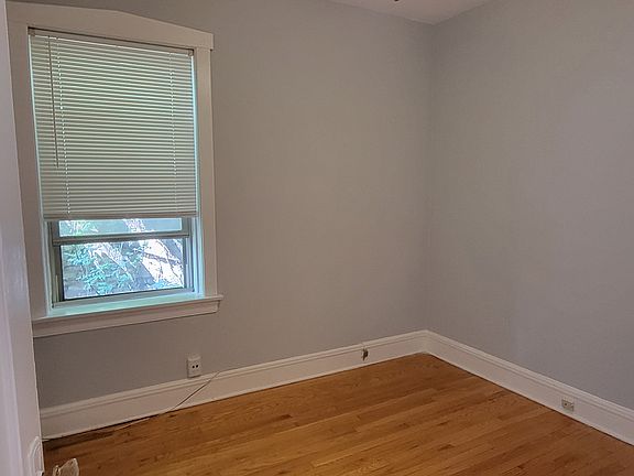 4th image of 5807 N Artesian Ave #1