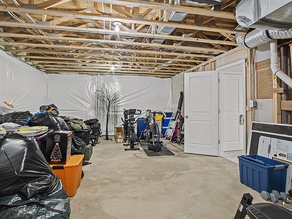 5th image of 1070 Basswood Dr